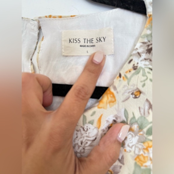 Kiss The Sky Tiered Maxi Dress - Puff Sleeve Open Back Cutout Ditsy Floral Dress - Picture 7 of 10